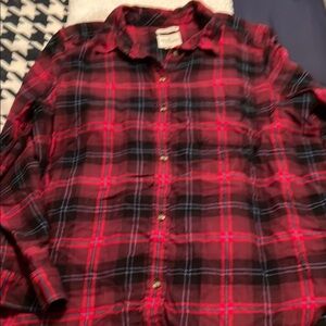 American Eagle Outfitters Red and Black Casual Button Down Shirt